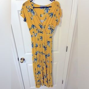Yellow Floral Maxi Dress. Size Medium.